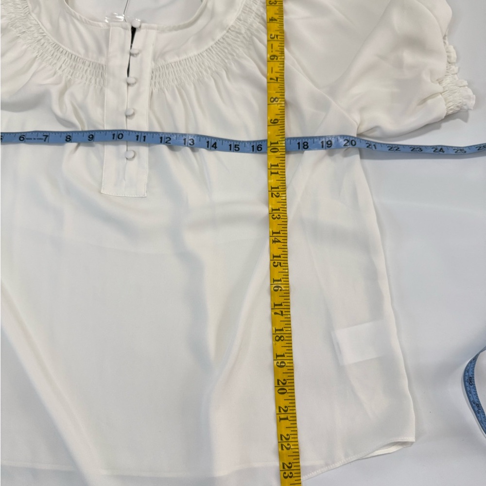 Express NWT Elegant White Women's Top in size large - Picture 6 of 9